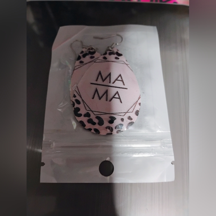 New Pink Leopard Print Design With Features Mama Text Earrings 10$
